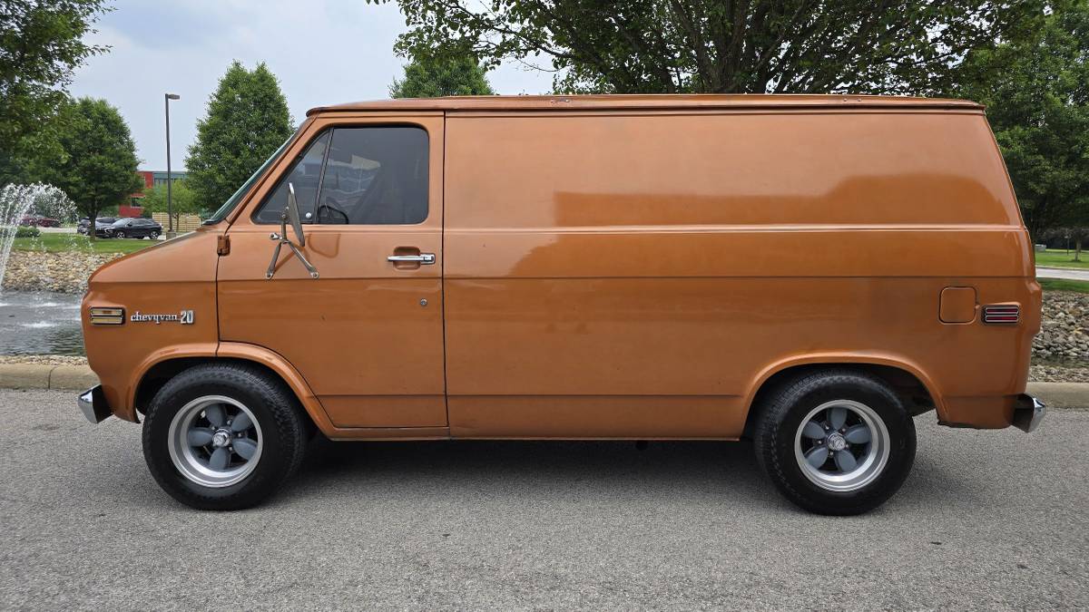 Chevrolet-G20-van-1976-orange-6
