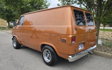 Chevrolet-G20-van-1976-orange-7