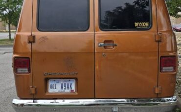 Chevrolet-G20-van-1976-orange-8