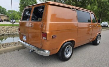 Chevrolet-G20-van-1976-orange-9