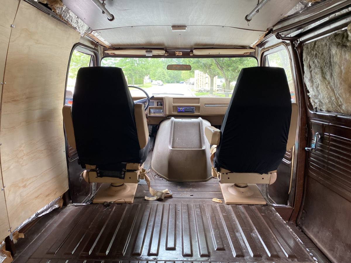 Chevrolet-G20-van-1977-brown-14