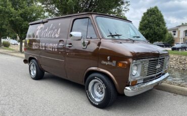 Chevrolet-G20-van-1977-brown-2