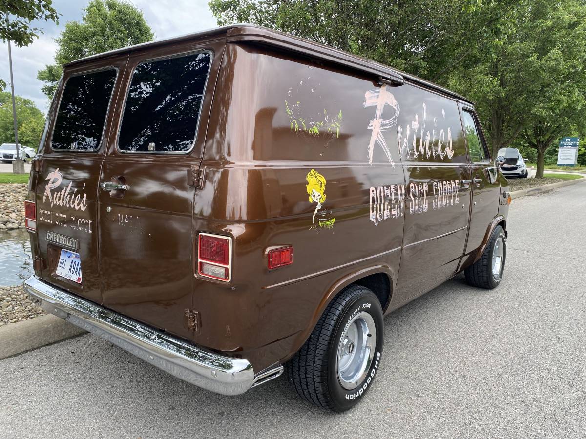 Chevrolet-G20-van-1977-brown-4