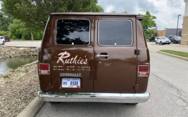 Chevrolet-G20-van-1977-brown-5