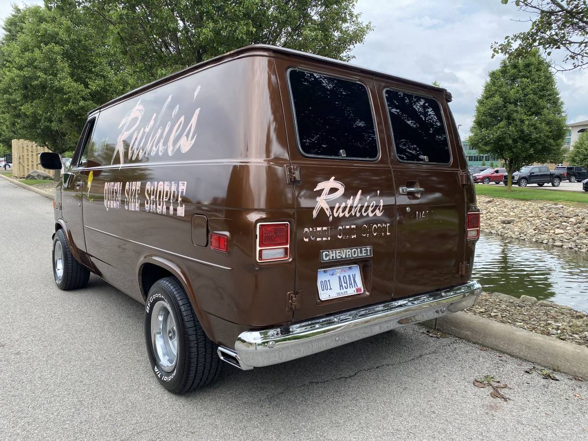 Chevrolet-G20-van-1977-brown-6