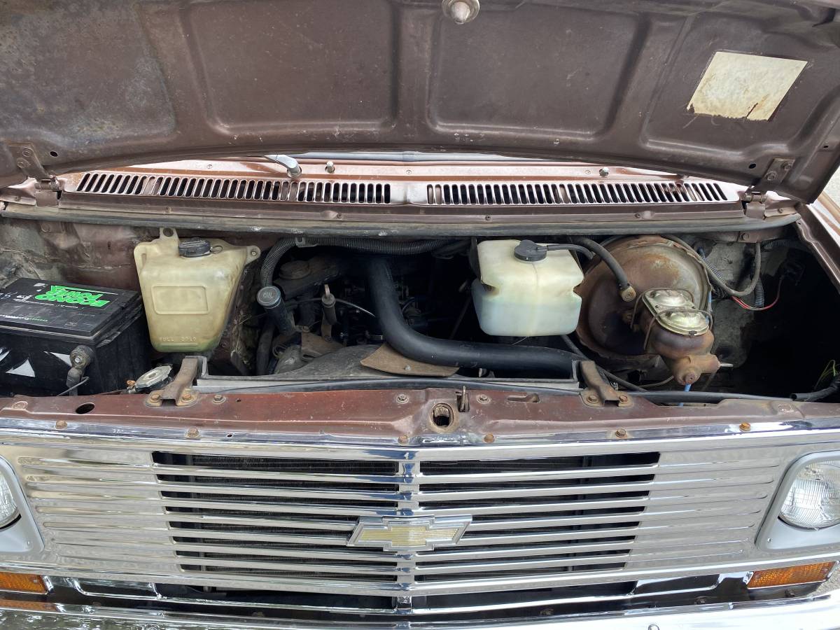 Chevrolet-G20-van-1977-brown-9