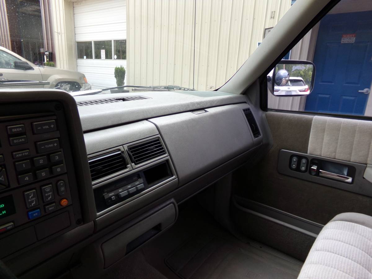 Chevrolet-Gmt-400-12-ton-nominal-1994-green-8