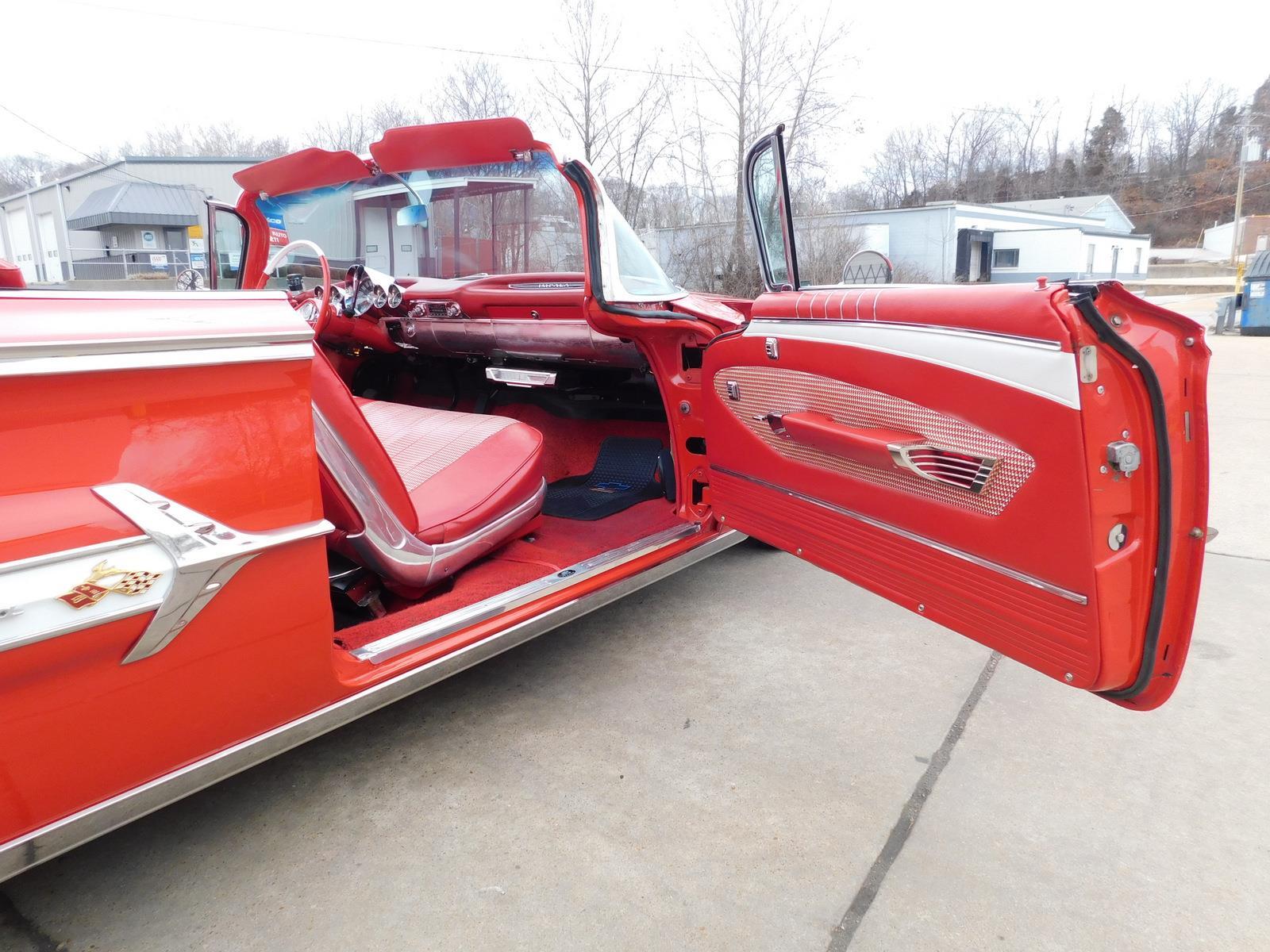 Chevrolet-Impala-1960-CONVERTIBLE-38