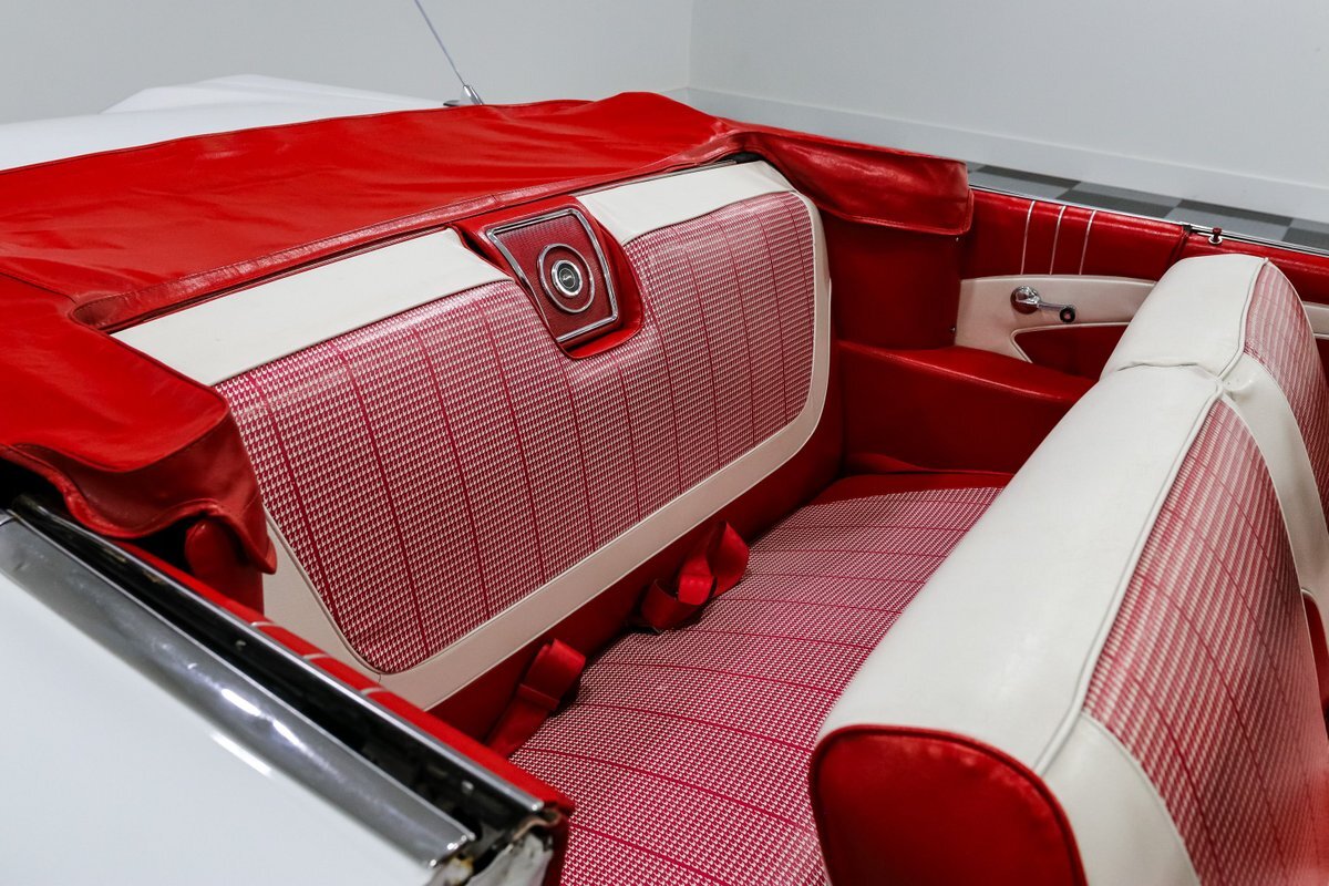Chevrolet-Impala-1960-Convertible-23