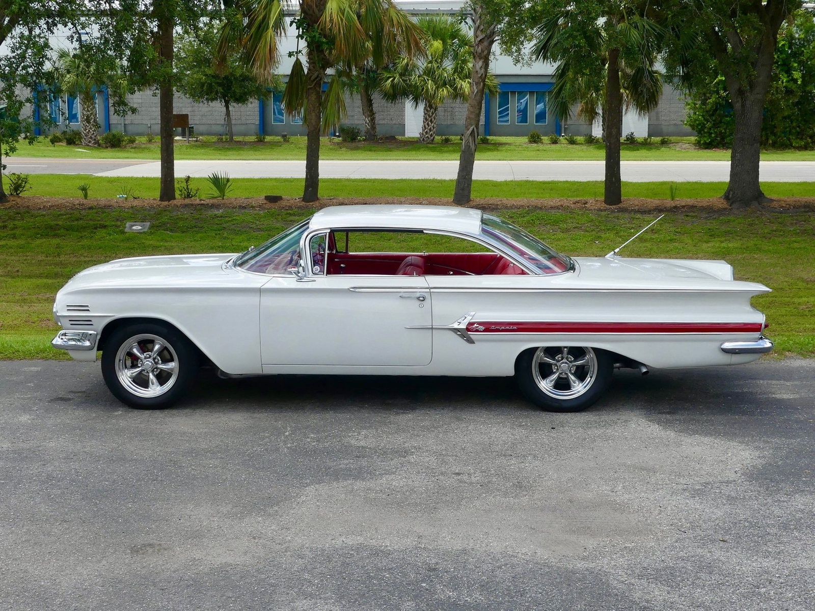Chevrolet-Impala-1960-Coupe-9