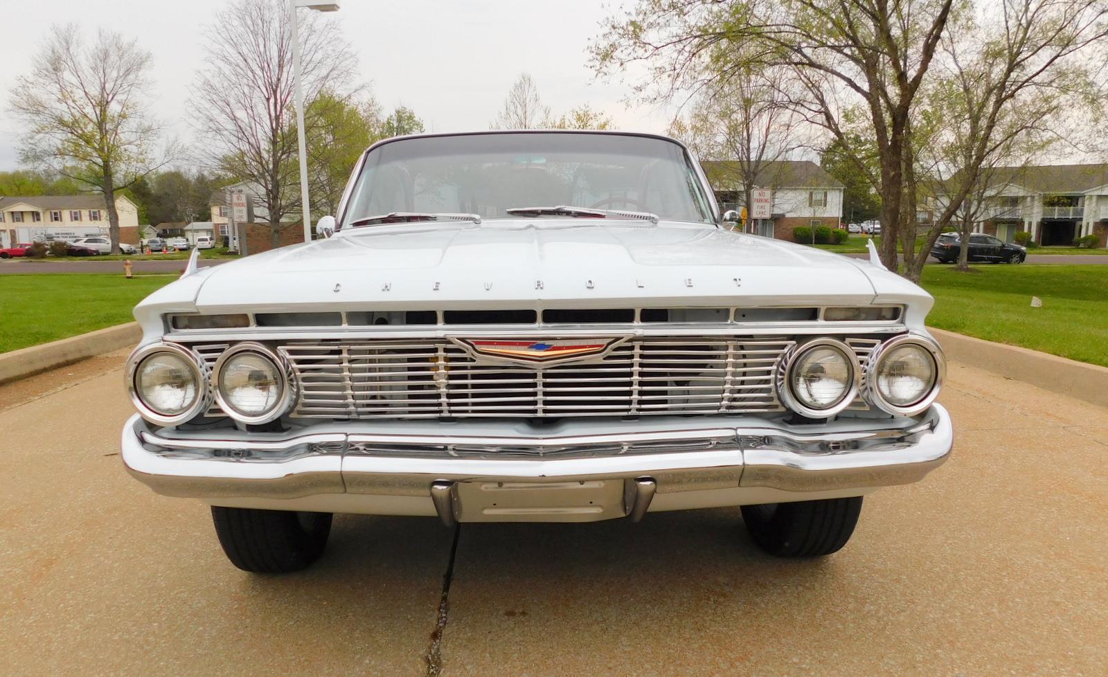 Chevrolet-Impala-1961-17