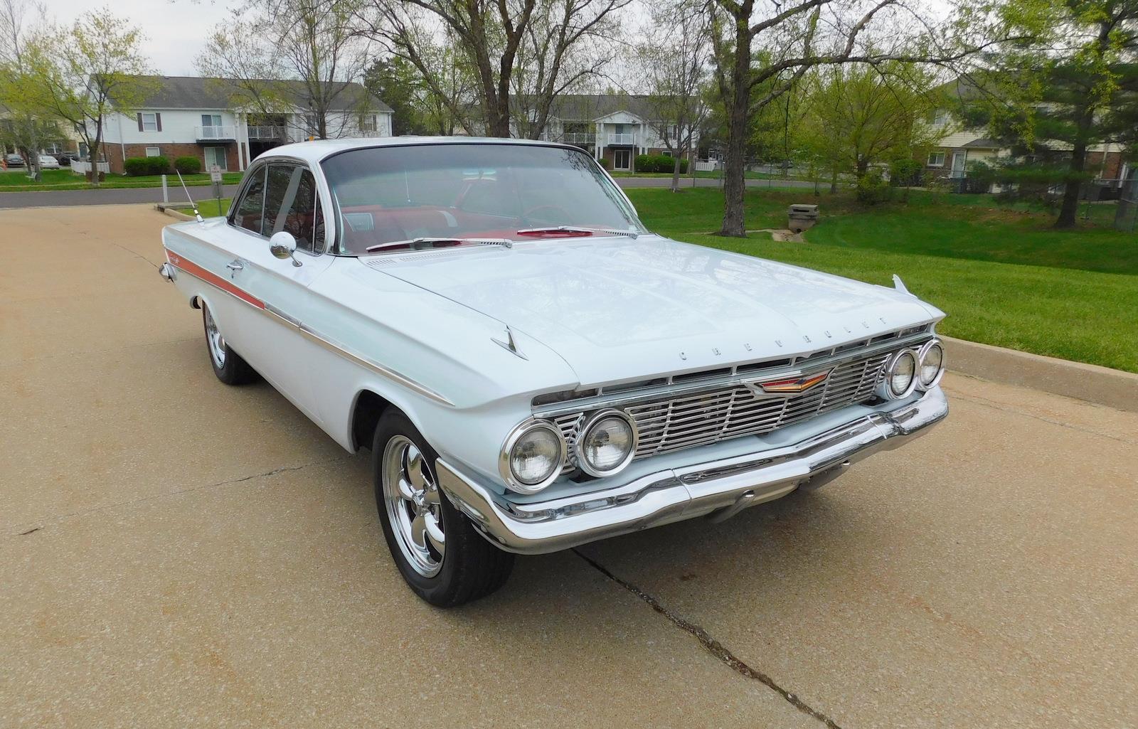 Chevrolet-Impala-1961-18