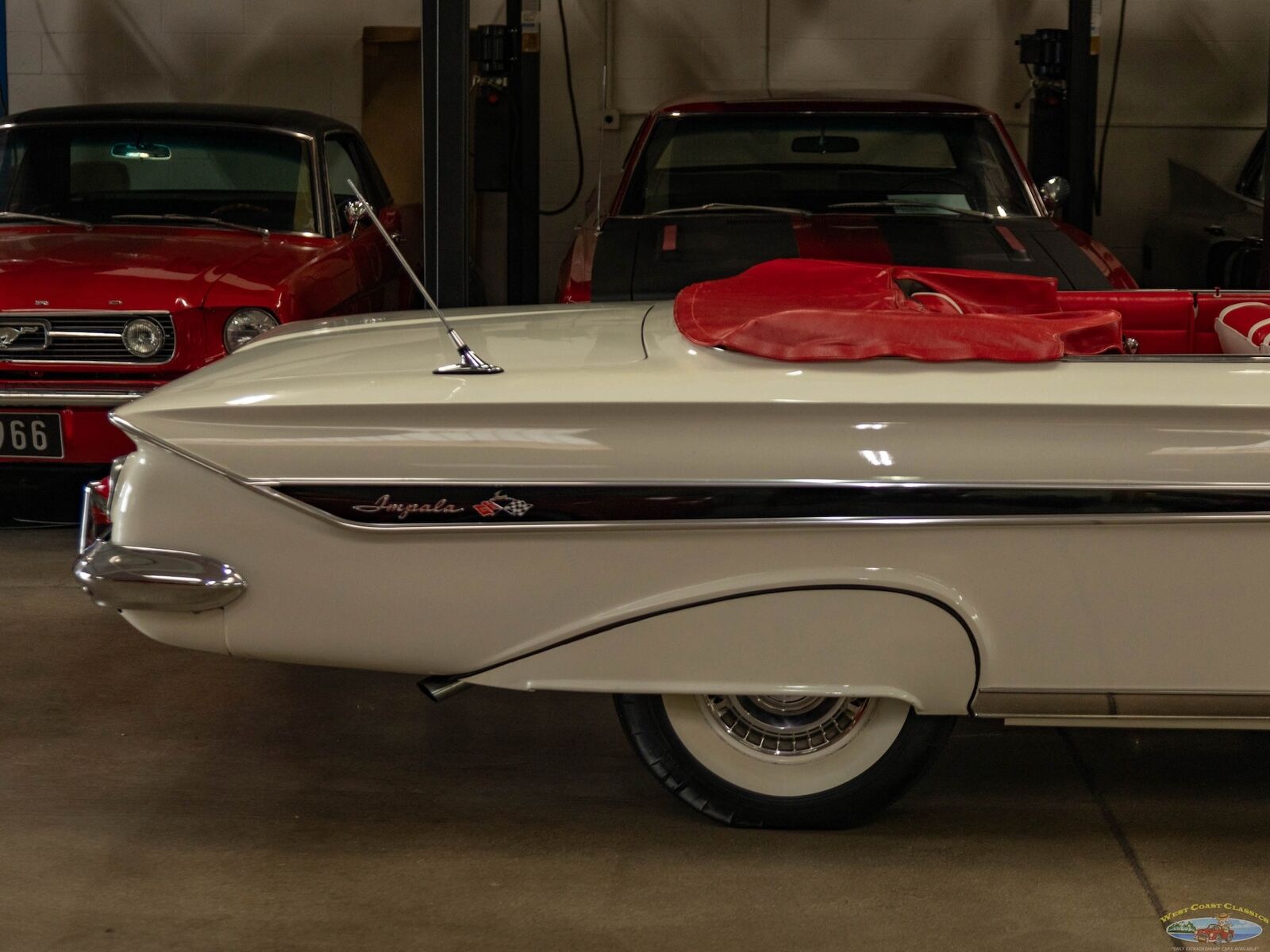Chevrolet-Impala-1961-2-Door-Convertible-1