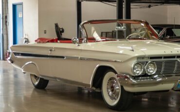 Chevrolet-Impala-1961-2-Door-Convertible-10