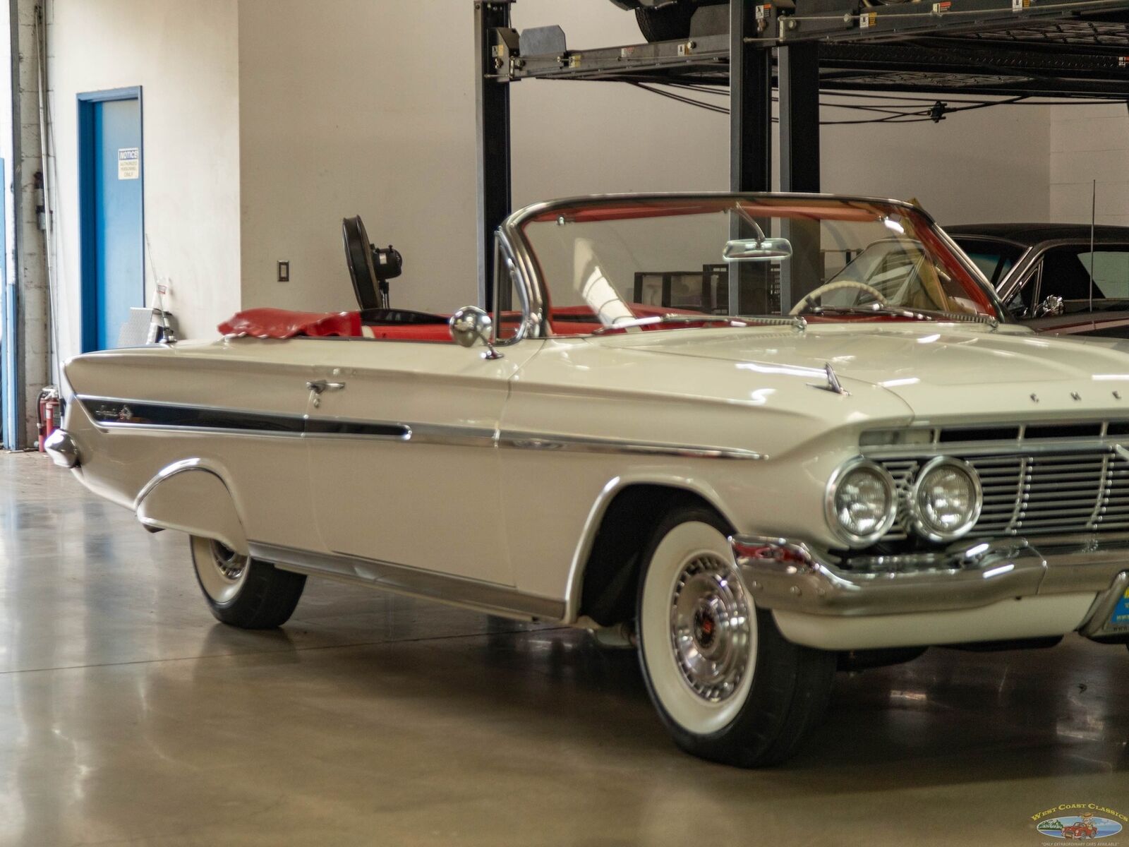 Chevrolet-Impala-1961-2-Door-Convertible-10