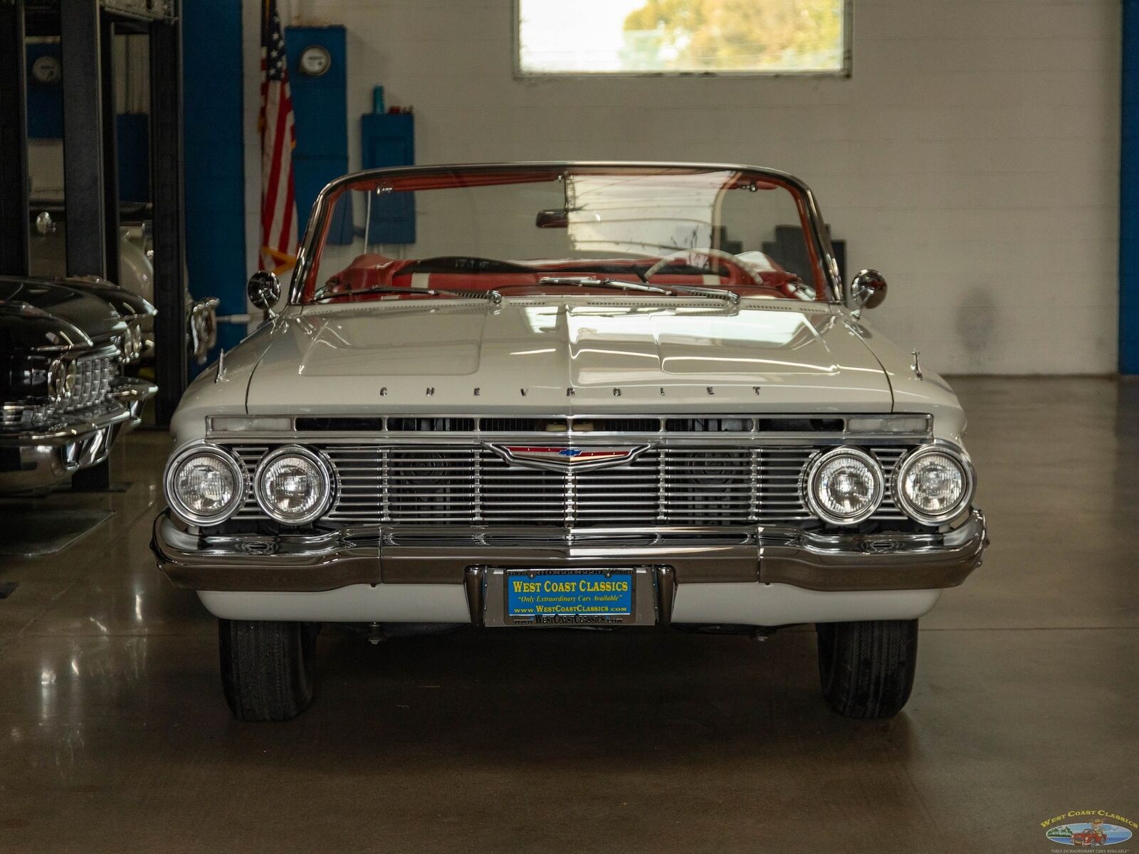 Chevrolet-Impala-1961-2-Door-Convertible-12