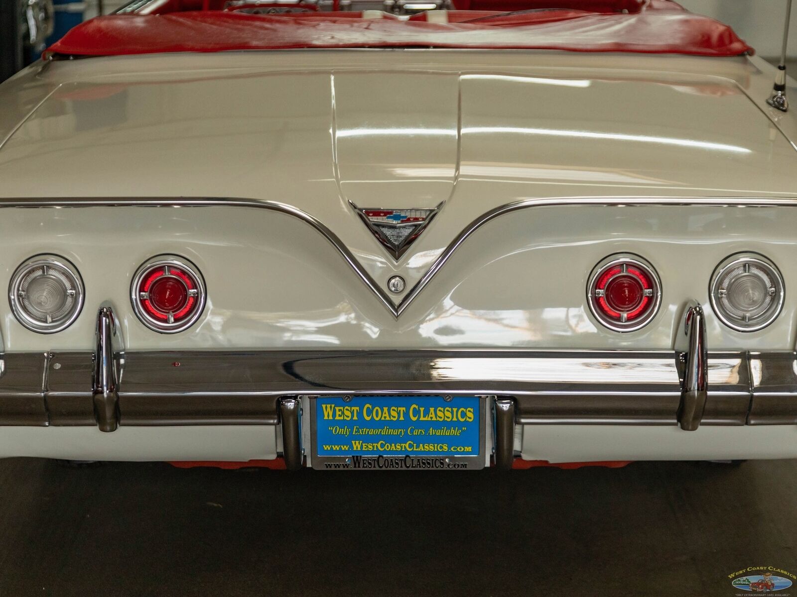 Chevrolet-Impala-1961-2-Door-Convertible-18