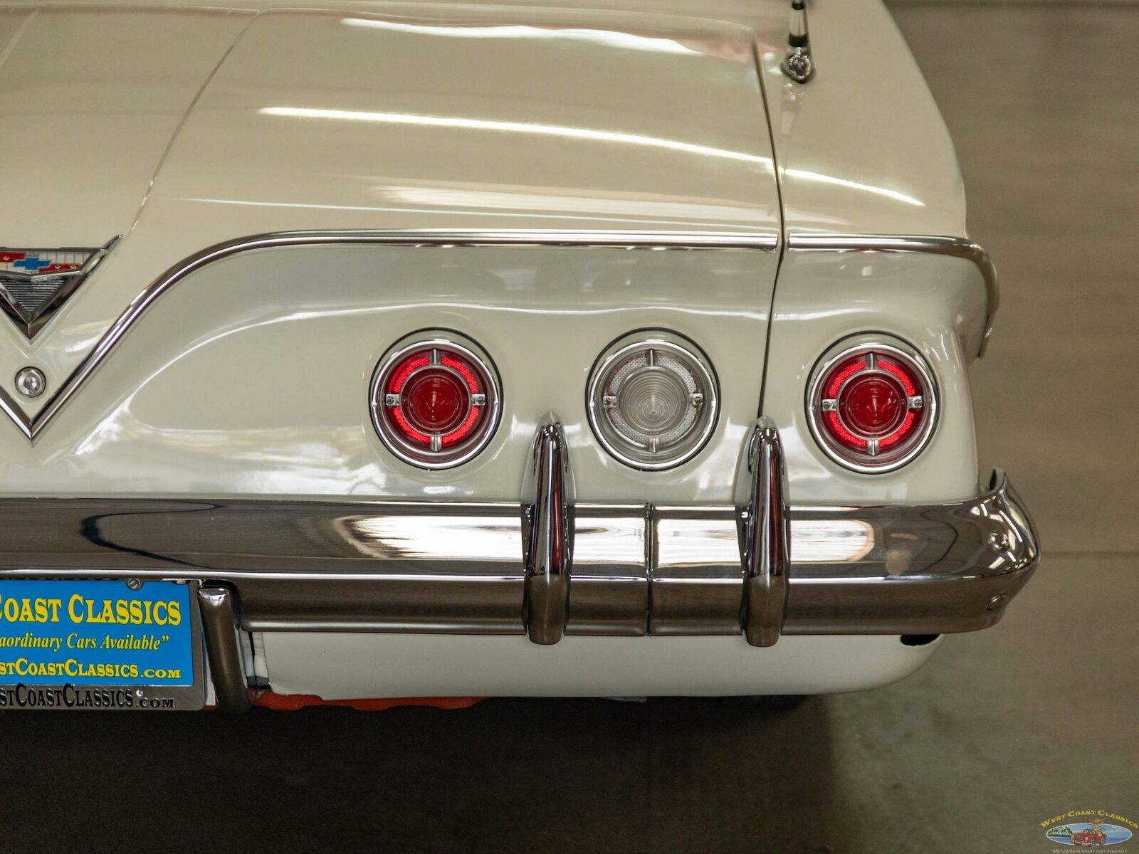 Chevrolet-Impala-1961-2-Door-Convertible-19