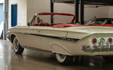 Chevrolet-Impala-1961-2-Door-Convertible-21