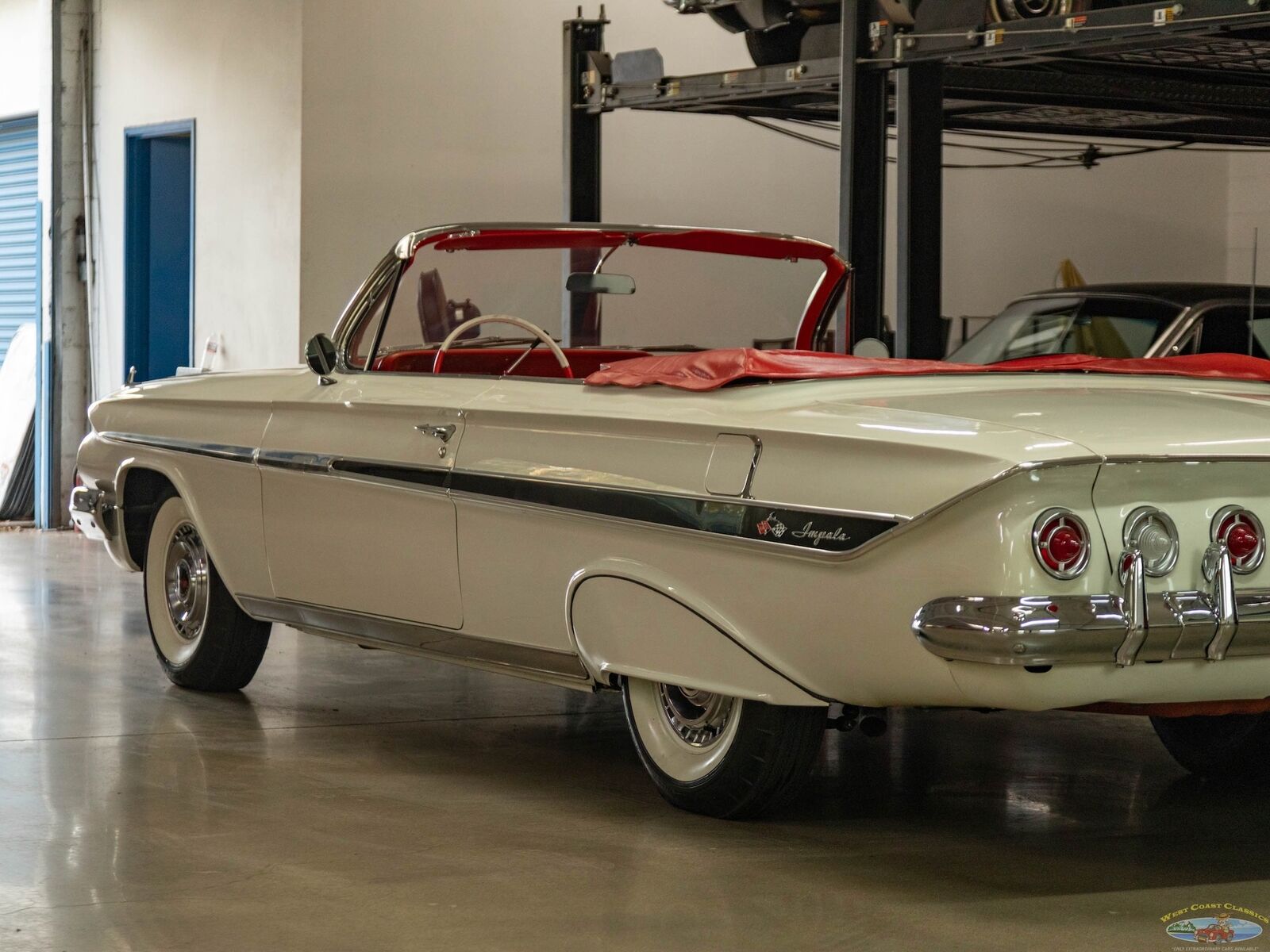 Chevrolet-Impala-1961-2-Door-Convertible-21