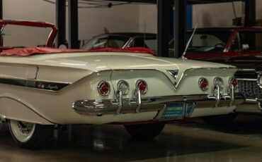 Chevrolet-Impala-1961-2-Door-Convertible-22