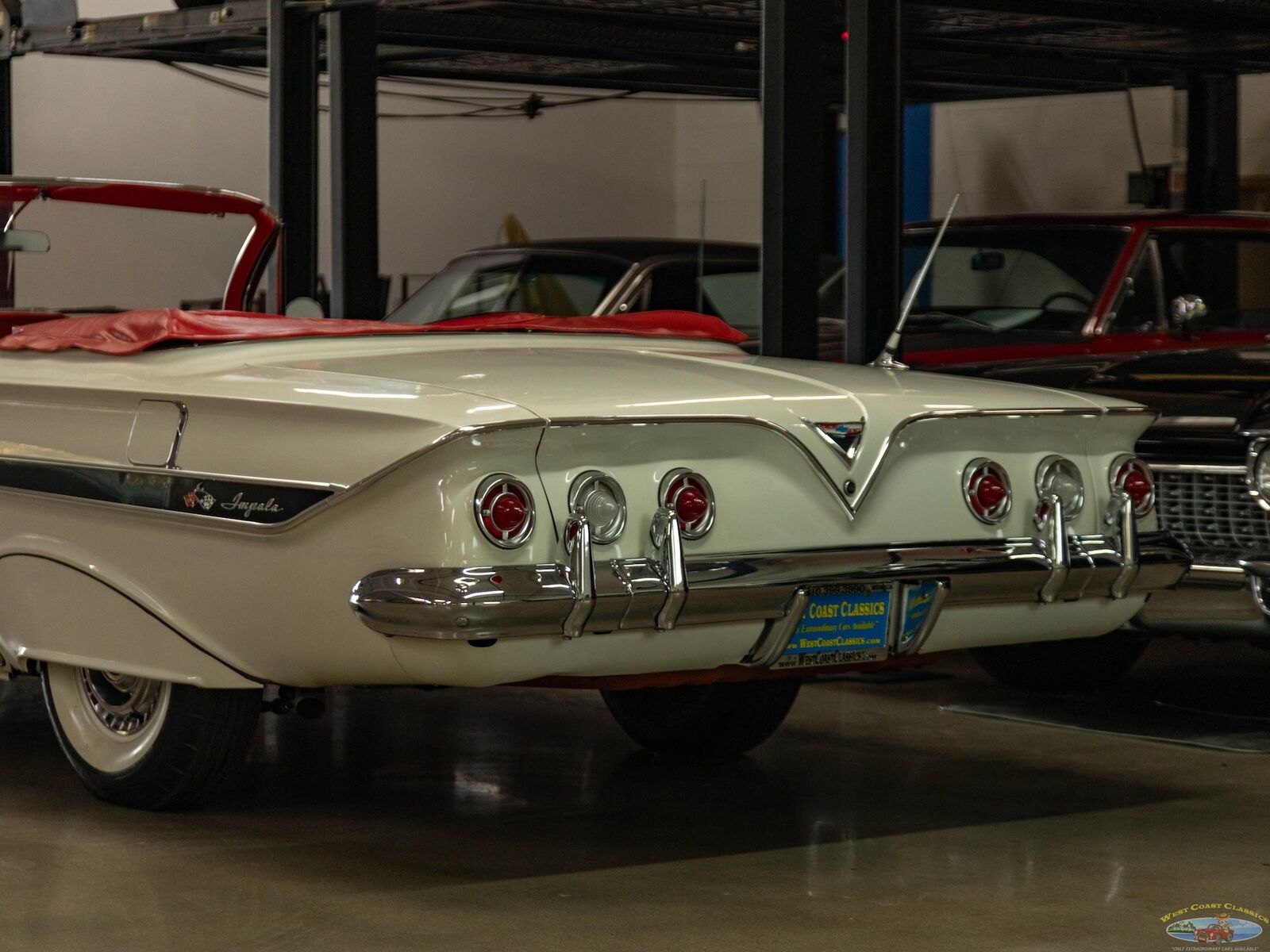 Chevrolet-Impala-1961-2-Door-Convertible-22