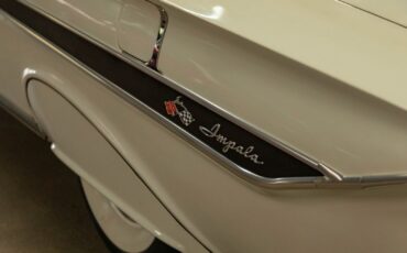 Chevrolet-Impala-1961-2-Door-Convertible-23