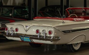 Chevrolet-Impala-1961-2-Door-Convertible-25