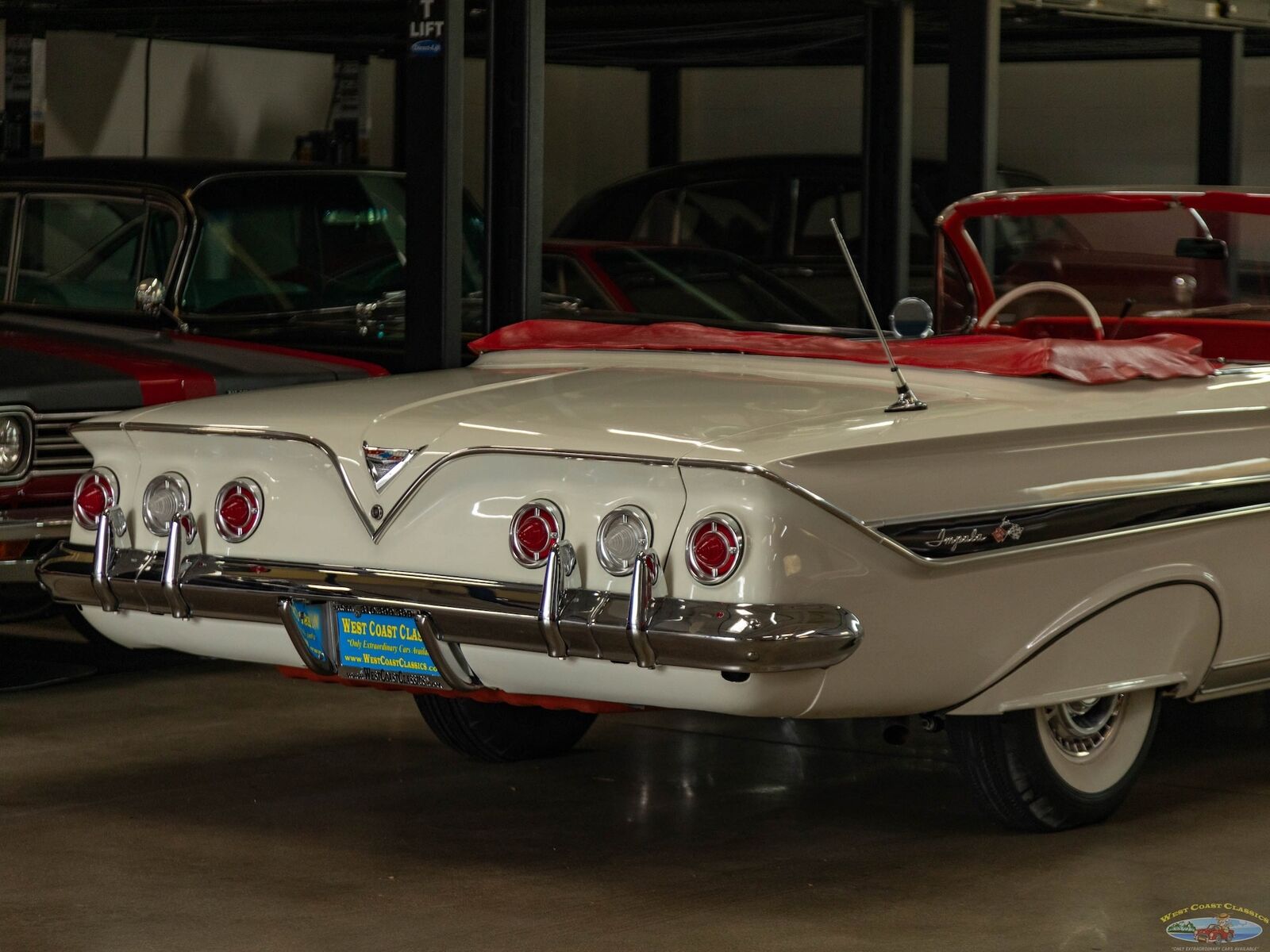 Chevrolet-Impala-1961-2-Door-Convertible-25