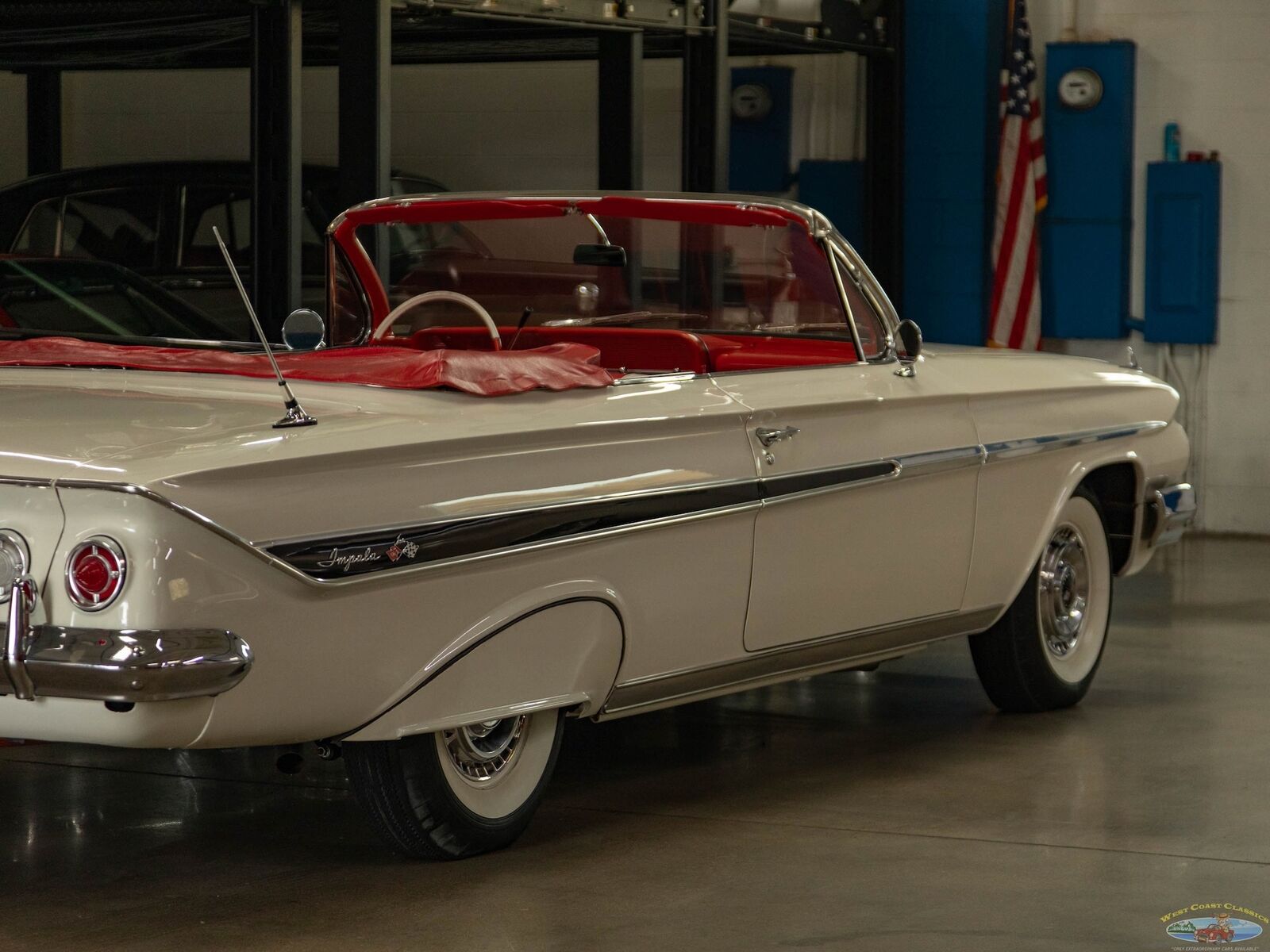 Chevrolet-Impala-1961-2-Door-Convertible-26