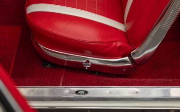 Chevrolet-Impala-1961-2-Door-Convertible-29