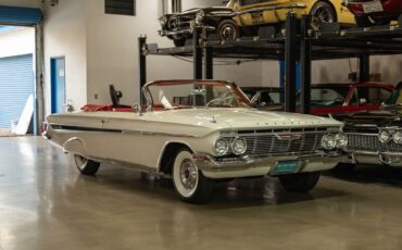 Chevrolet-Impala-1961-2-Door-Convertible-9