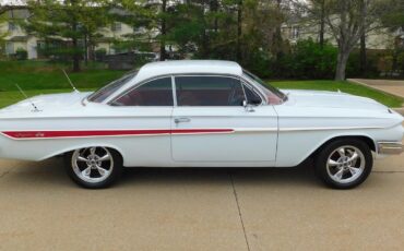 Chevrolet-Impala-1961-20