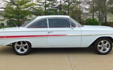 Chevrolet-Impala-1961-21