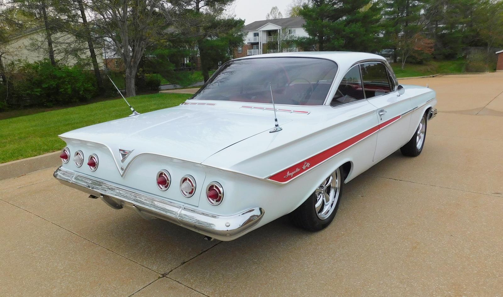 Chevrolet-Impala-1961-22