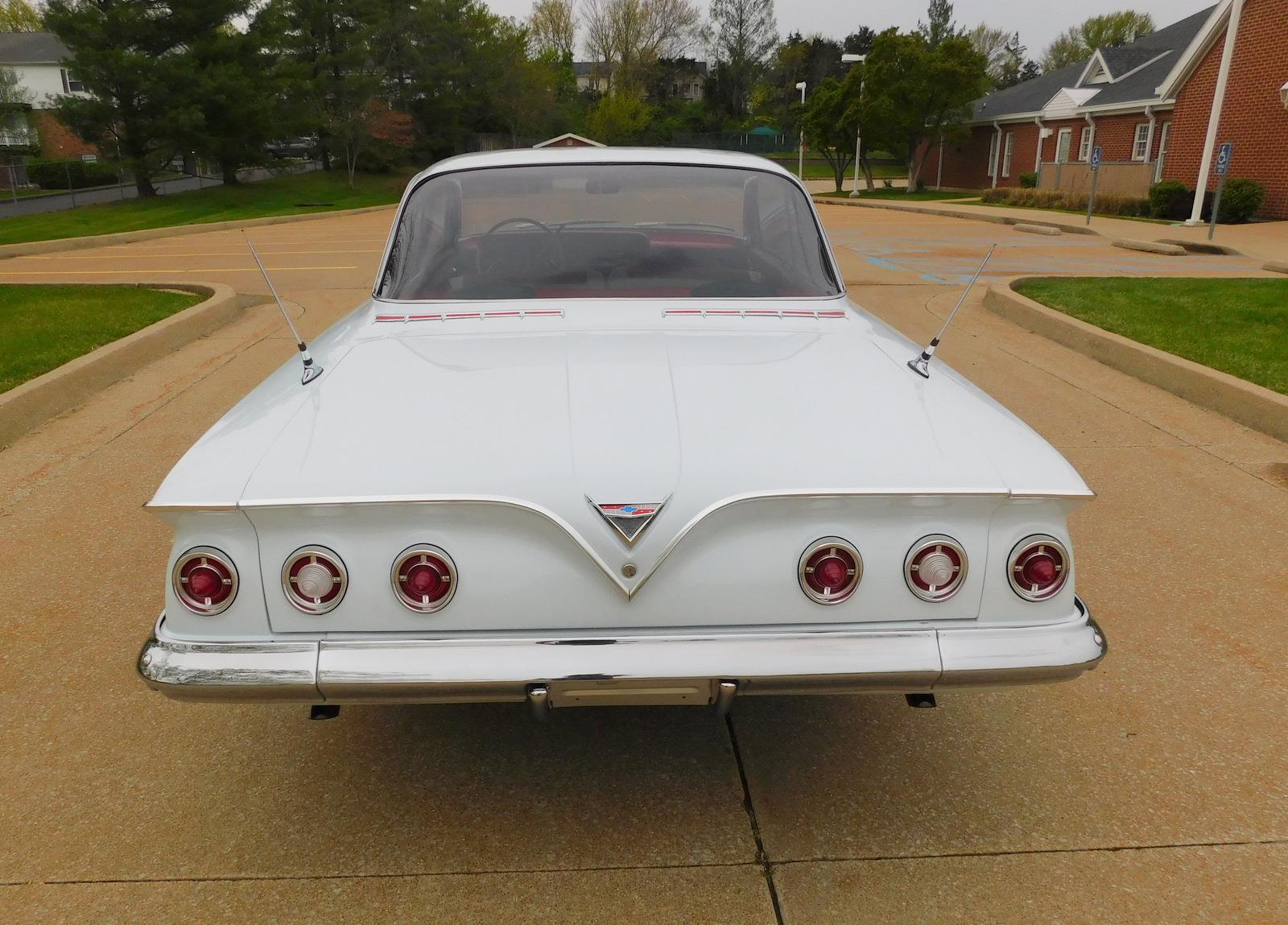 Chevrolet-Impala-1961-24