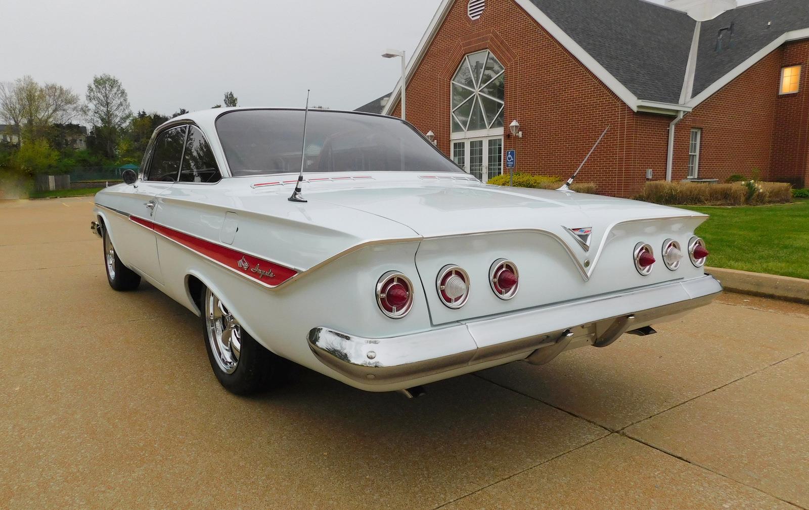 Chevrolet-Impala-1961-27
