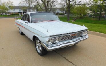 Chevrolet-Impala-1961-3