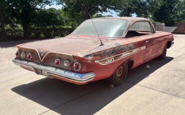 Chevrolet-Impala-1961-4