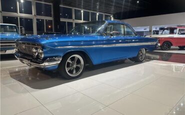 Chevrolet-Impala-1961-Coupe-1
