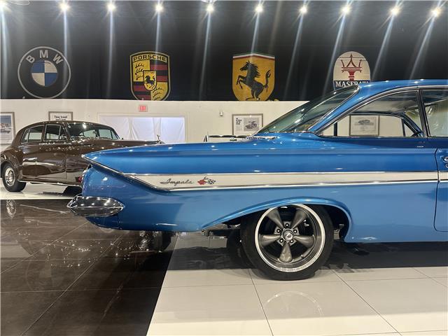 Chevrolet-Impala-1961-Coupe-16