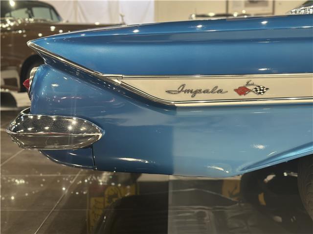 Chevrolet-Impala-1961-Coupe-18