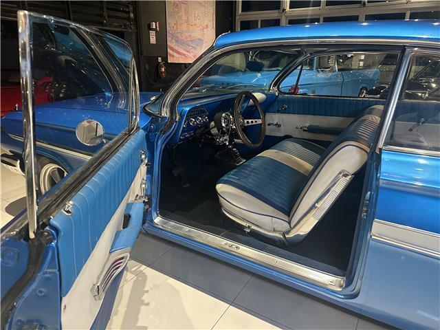 Chevrolet-Impala-1961-Coupe-19