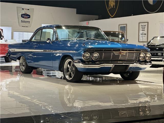 Chevrolet-Impala-1961-Coupe-3