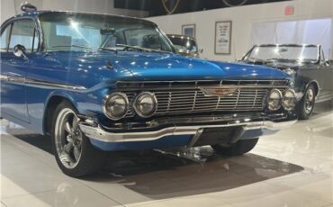 Chevrolet-Impala-1961-Coupe-4