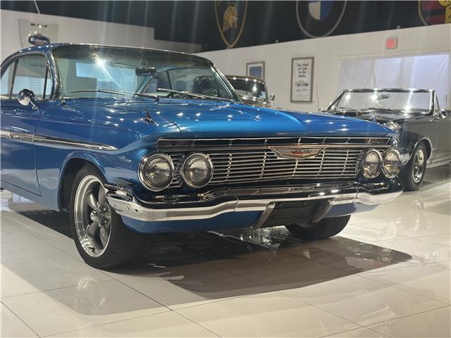 Chevrolet-Impala-1961-Coupe-4
