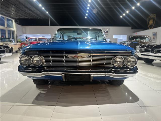 Chevrolet-Impala-1961-Coupe-5