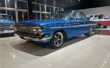 Chevrolet-Impala-1961-Coupe-6