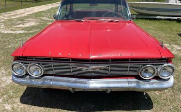 Chevrolet-Impala-1961-Sedan-1