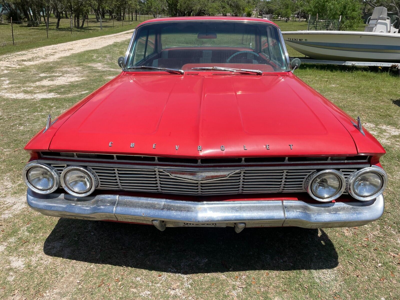 Chevrolet-Impala-1961-Sedan-1